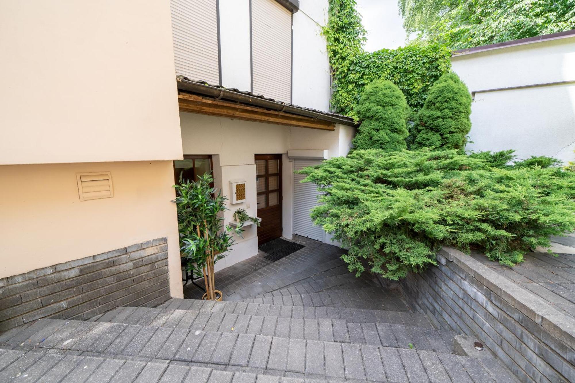 Cozy Suite With Inner Yard Вилнюс Екстериор снимка